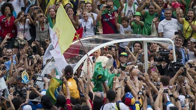 Las autoridades brasileñas se desentienden de los fallos de seguridad en la llegada del Papa