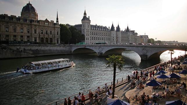 Las cinco mil toneladas de arena que cambian París