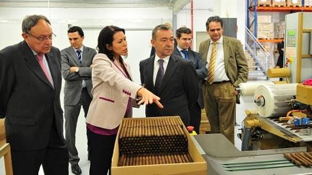Rivero conoce de primera mano el ambicioso proyecto tabaquero en Canarias