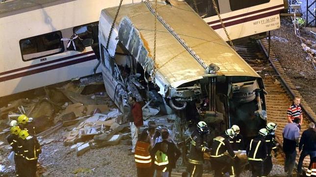 Supervivientes del accidente de tren en Santiago: «Era muy difícil sacar a la gente»