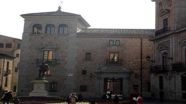 La casa de Cisneros también está situada en la emblemática plaza madrileña