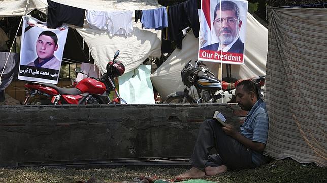 Los Hermanos Musulmanes rechazan las amenazas del Ejército y mantienen las protestas