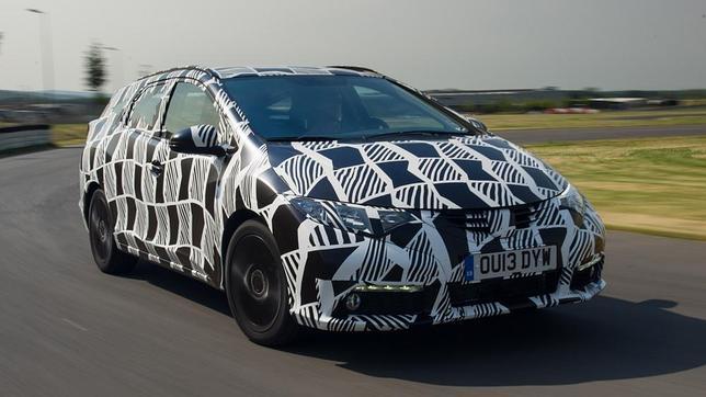 El Honda Civic Tourer con suspensión activa trasera