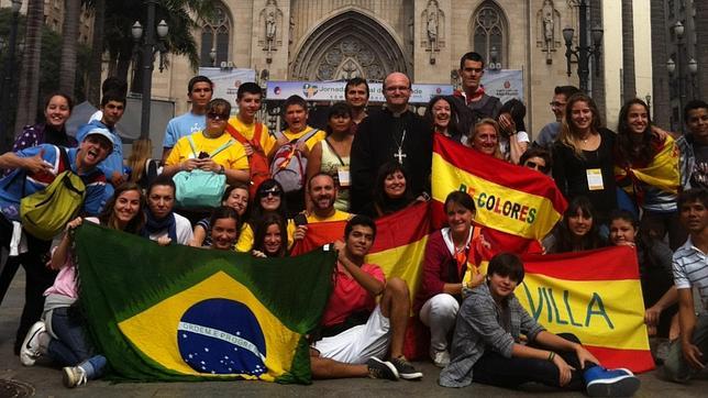 El obispo de San Sebastián: «La pobreza de Francisco enamora a los jóvenes»