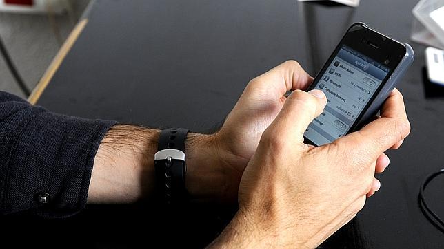 La infidelidad cibernética duele tanto como la carnal, según un estudio