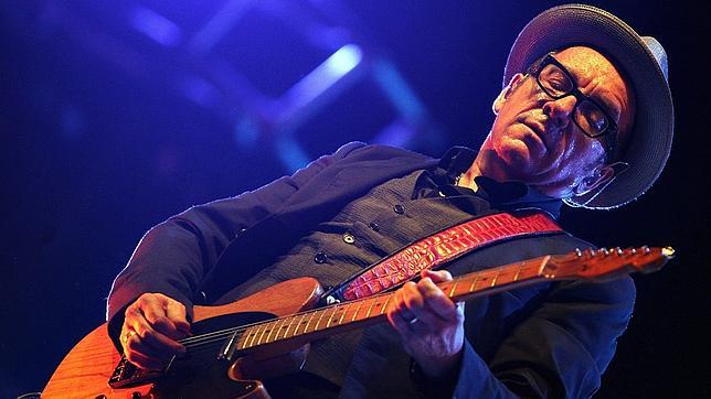Elvis Costello, grande pero no enorme