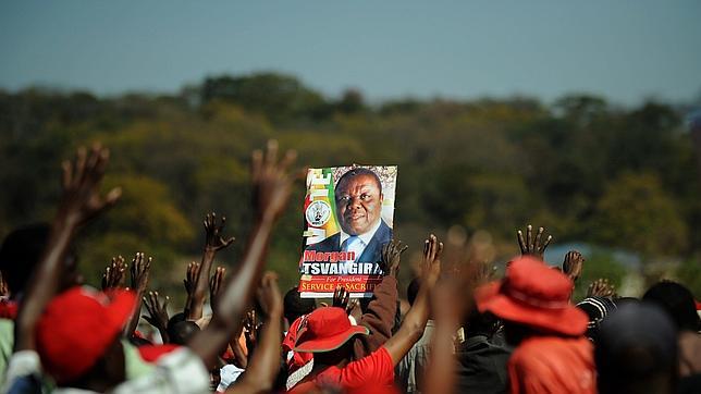 Robert Mugabe se presenta a las elecciones de Zimbabue en «plena forma»