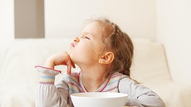 Caramelos o perritos calientes: los alimentos más peligrosos para los niños