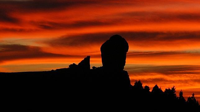 El imponente Monumento Natural del Roque Nublo, al atardecer