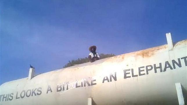 La historia de Banksy, el sintecho y «el tanque-elefante»