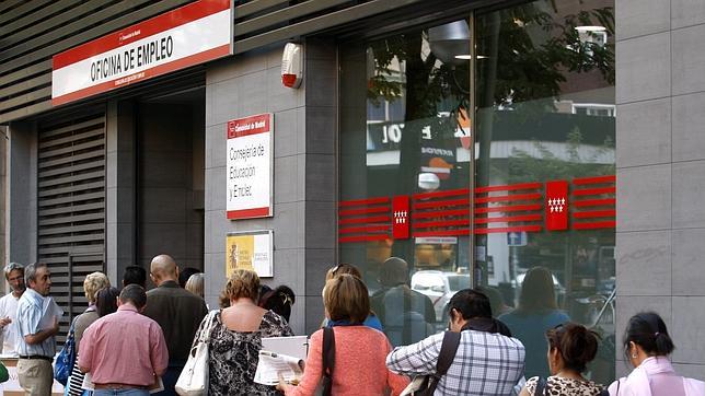 El paro caerá en julio y encadenará cinco meses consecutivos a la baja