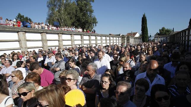 «El dolor nos impide absorber todo el consuelo que nos ofrecéis»
