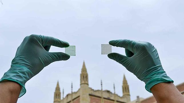 Una pequeña lámina puede convertir el móvil en un panel solar