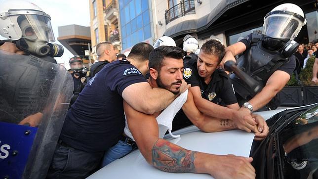 El gobierno turco retirará las becas a los estudiantes que se manifiesten