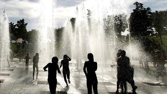 La fuente con veinticinco chorros de agua del parque Juan Carlos I