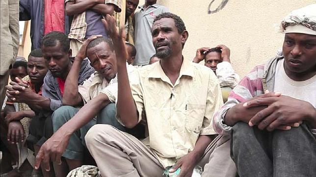 Miles de inmigrantes que huyen de la miseria acaban en manos de mafias