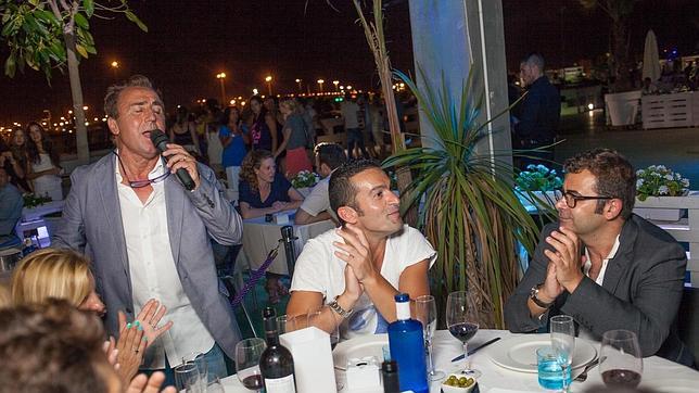 Jorge Javier Vázquez cambia «Sálvame  Deluxe» por una cena a orillas del Mediterráneo