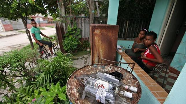 Once muertos en Cuba por consumir metanol industrial al creer que era ron