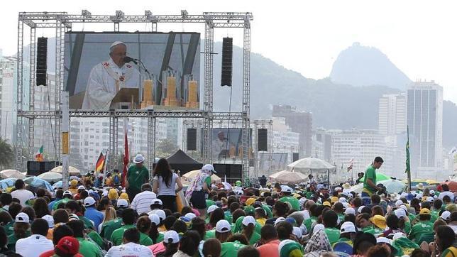 «Efecto Francisco»: crecen los españoles que se declaran católicos