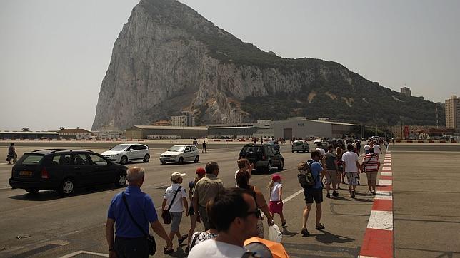Trabajadores españoles en Gibraltar temen que conflicto afecte a sus empleos