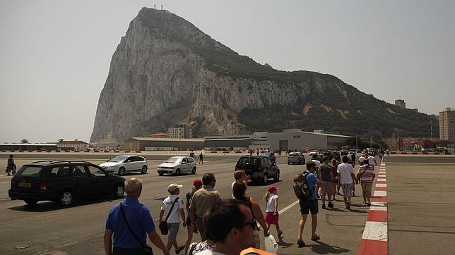 Malestar en Londres por los avisos de Margallo sobre Gibraltar en ABC