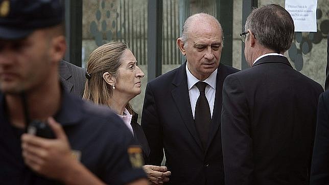 La ministra de Fomento, Renfe y Adif acuden al Congreso para informar del accidente de Santiago