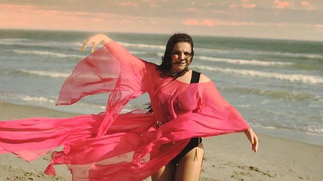 Katia Aveiro, la hermana de Cristiano Ronaldo, revoluciona la Red con un videoclip