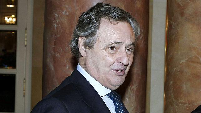 Liberbank acredita que el marido de Cospedal cobra por asesorarle