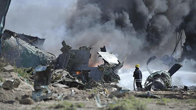 Un avión militar etíope se estrella cuando aterrizaba en el aeropuerto de Mogadiscio