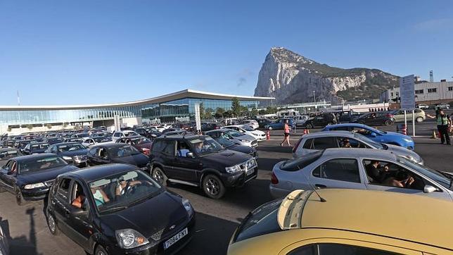 El PSOE pide que Margallo y Gallardón expliquen la crisis de Gibraltar y Marruecos