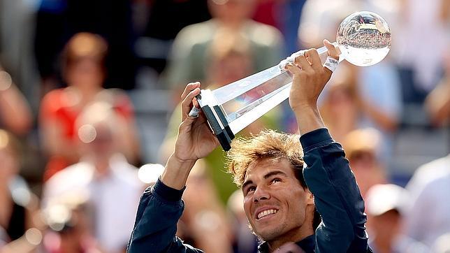 Nadal, firme hacia la cima