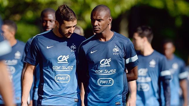 Abidal: «Desde que no estoy en el Barça han pasado muchas cosas; soy feliz»