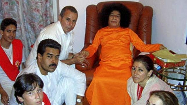 Fetichista, supersticiosa y violenta: así es la «espiritualidad» de Nicolás Maduro