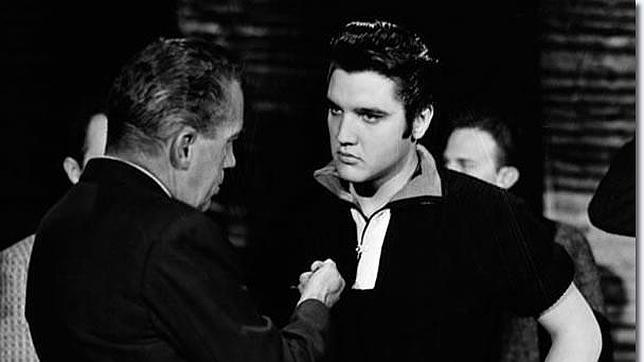Elvis y el presentador Ed Sullivan