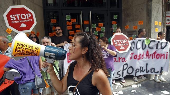 La PAH critica al Defensor del Pueblo por no recurrir la Ley Antidesahucios