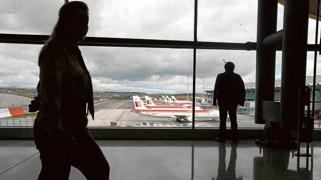 La caída de Iberia acelera el retroceso del aeropuerto de Barajas