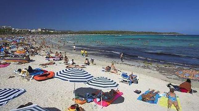 Desactivan una bomba de la Guerra Civil en la playa de Sa Coma, en Mallorca