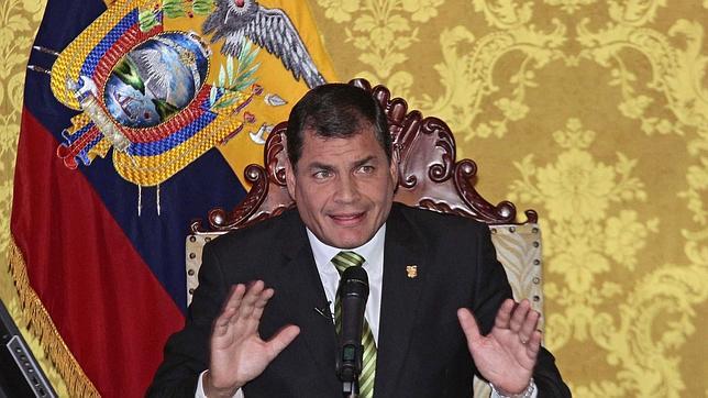Rafael Correa: «Si quieren una consulta, de acuerdo, pero no sean vagos, recojan las firmas»