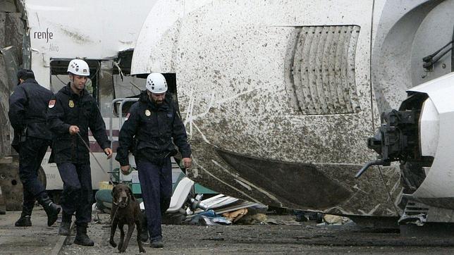 La Policía aporta nuevo material a la investigación del accidente de Santiago
