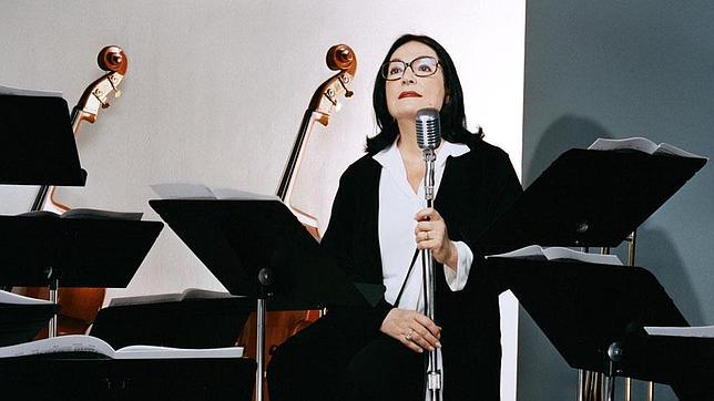 Nana Mouskouri celebra sus 50 años de carrera con una gira que pasa por Madrid