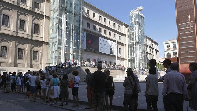 El Reina Sofía amplía el horario de la exposición dedicada a Dalí