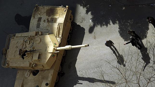 España no aprobará nuevas exportaciones de armas a Egipto y estudia congelar las autorizadas