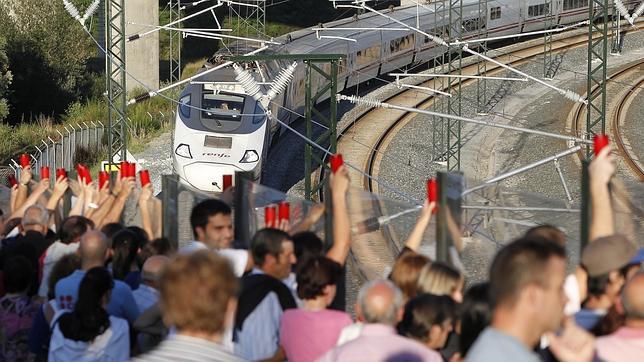Un crucero de piedra recordará en Angrois a las víctimas del accidente de Santiago