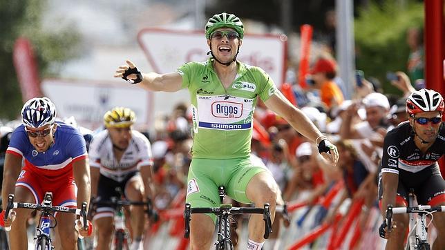 El BNG arenga a asistir a la Vuelta a España con banderas nacionalistas