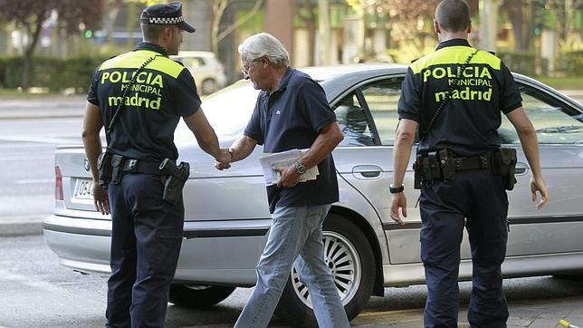 «Parecemos bombillas con cascos amarillos, pero hay que dar visibilidad a las motos»