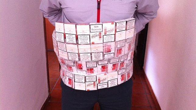 Una de las personas detenidas en la Verja con paquetes de tabaco como «prenda de vestir» inesperada