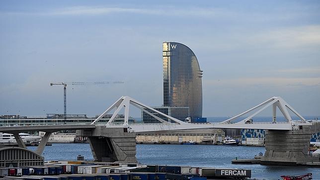 La terminal Grimaldi en el puerto de Barcelona