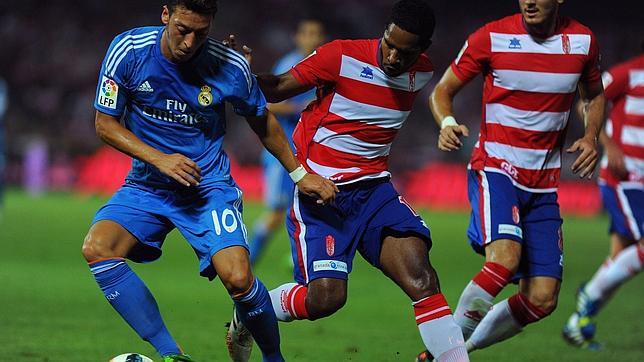 Ozil se molestó cuando Ancelotti lo sustituyó contra el Granada