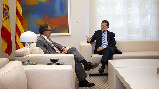 Rajoy y Mas hablaron por teléfono tras la carta que le envió el presidente catalán