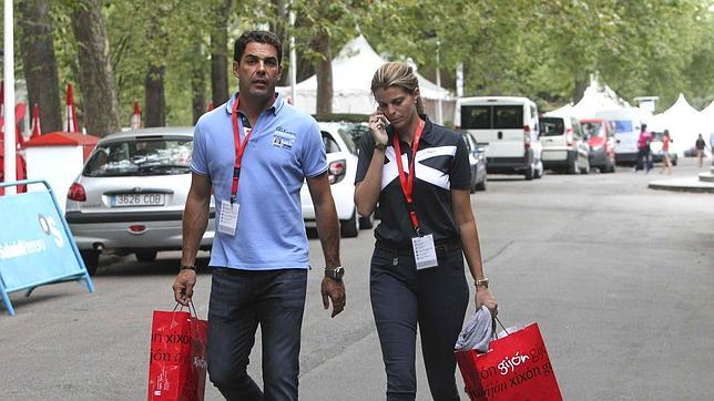 Atina Onassis y su marido, Doda Miranda, aterrizan en Gijón